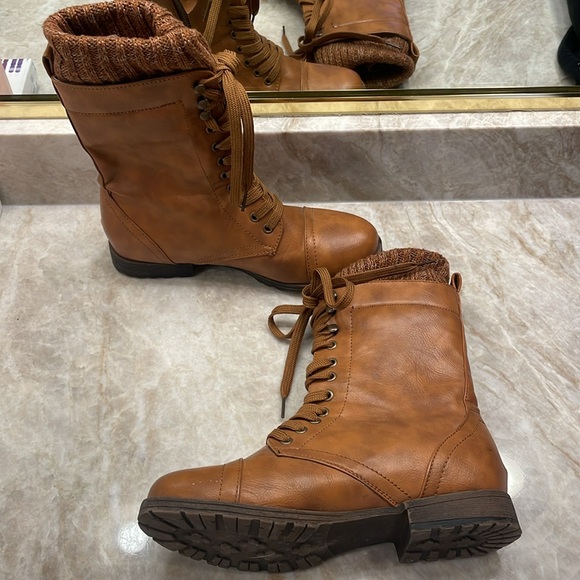 BROWN COMBAT BOOT! Size: 5.5! In almost perfect condition! - Picture 4 of 14